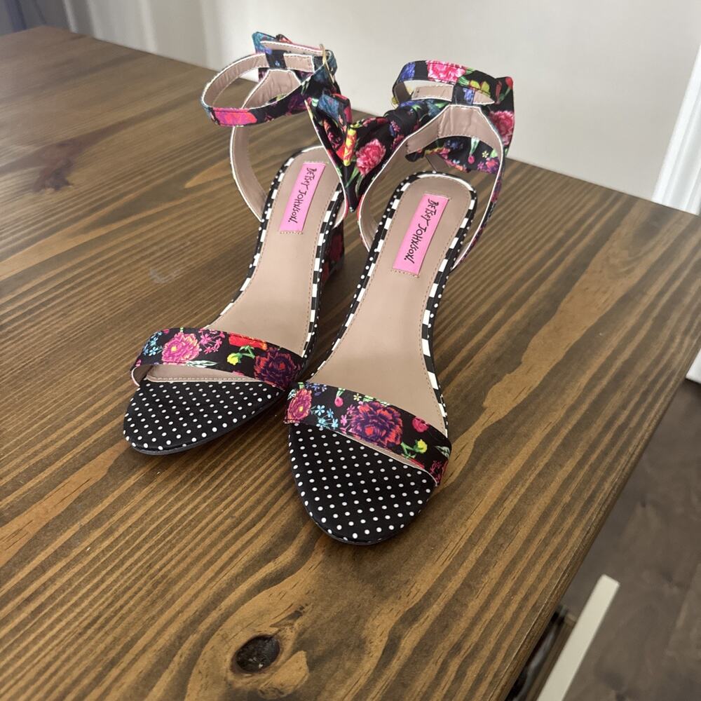 Women’s Betsy Johnson Floral Polka Dot Wedge Heel Strap Shoe Size 7.5